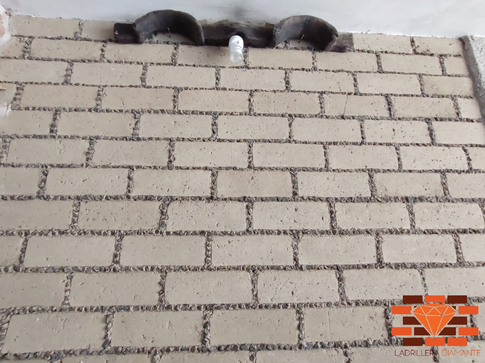 Adobes grandes para arcos en barro rojo