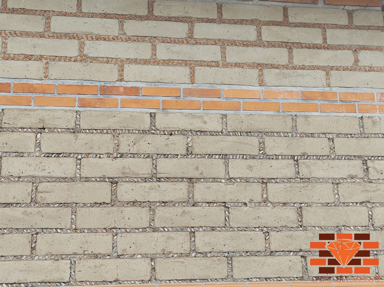 Adobes grandes para arcos en barro rojo