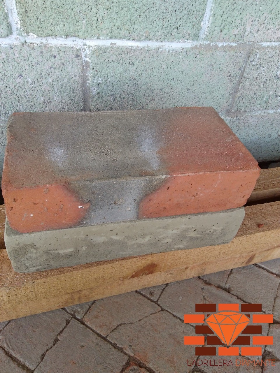 Adobes grandes para arcos en barro rojo