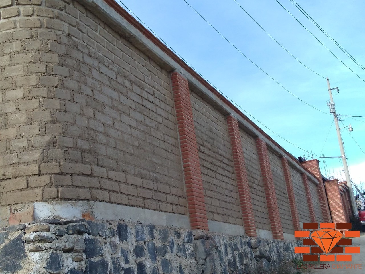 Adobes grandes para arcos en barro rojo