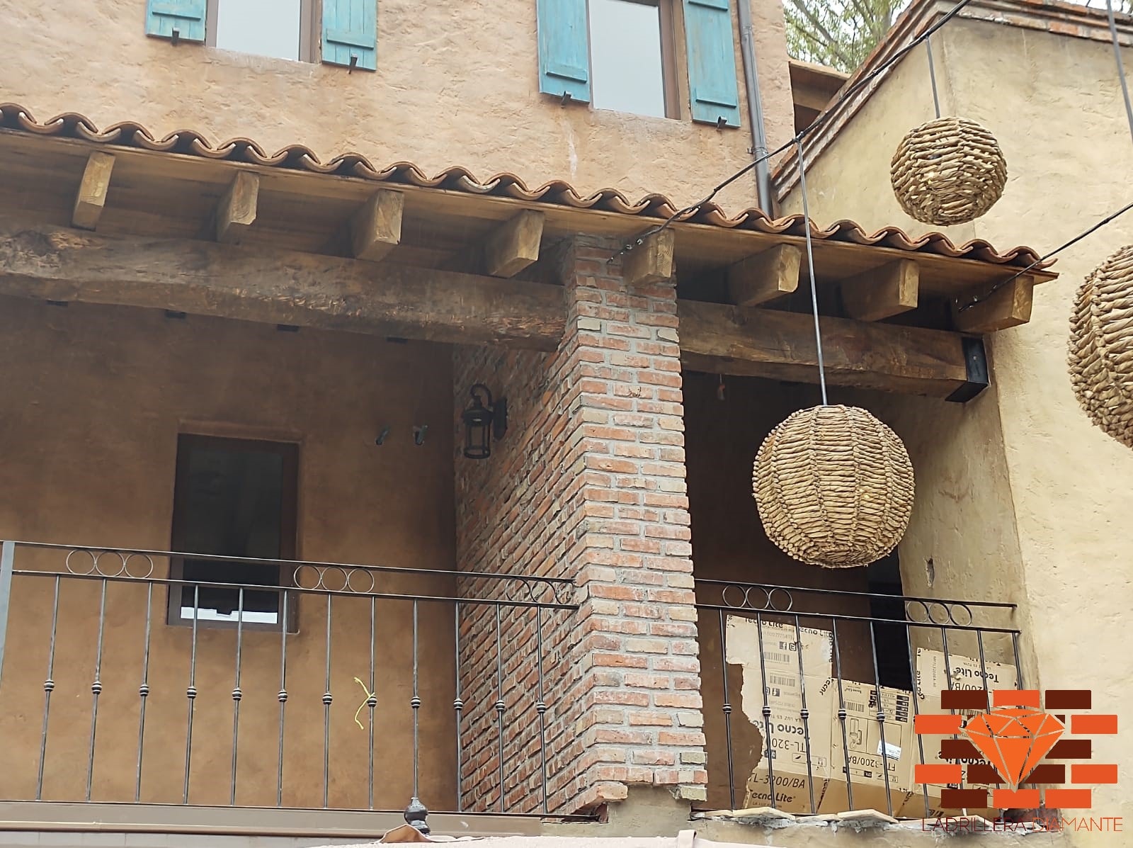 Adobes grandes para arcos en barro rojo