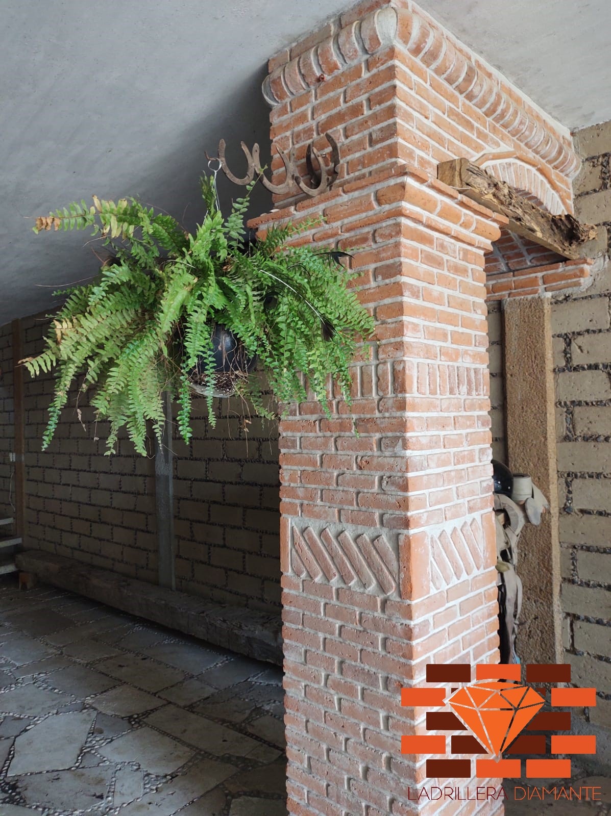 Adobes grandes para arcos en barro rojo