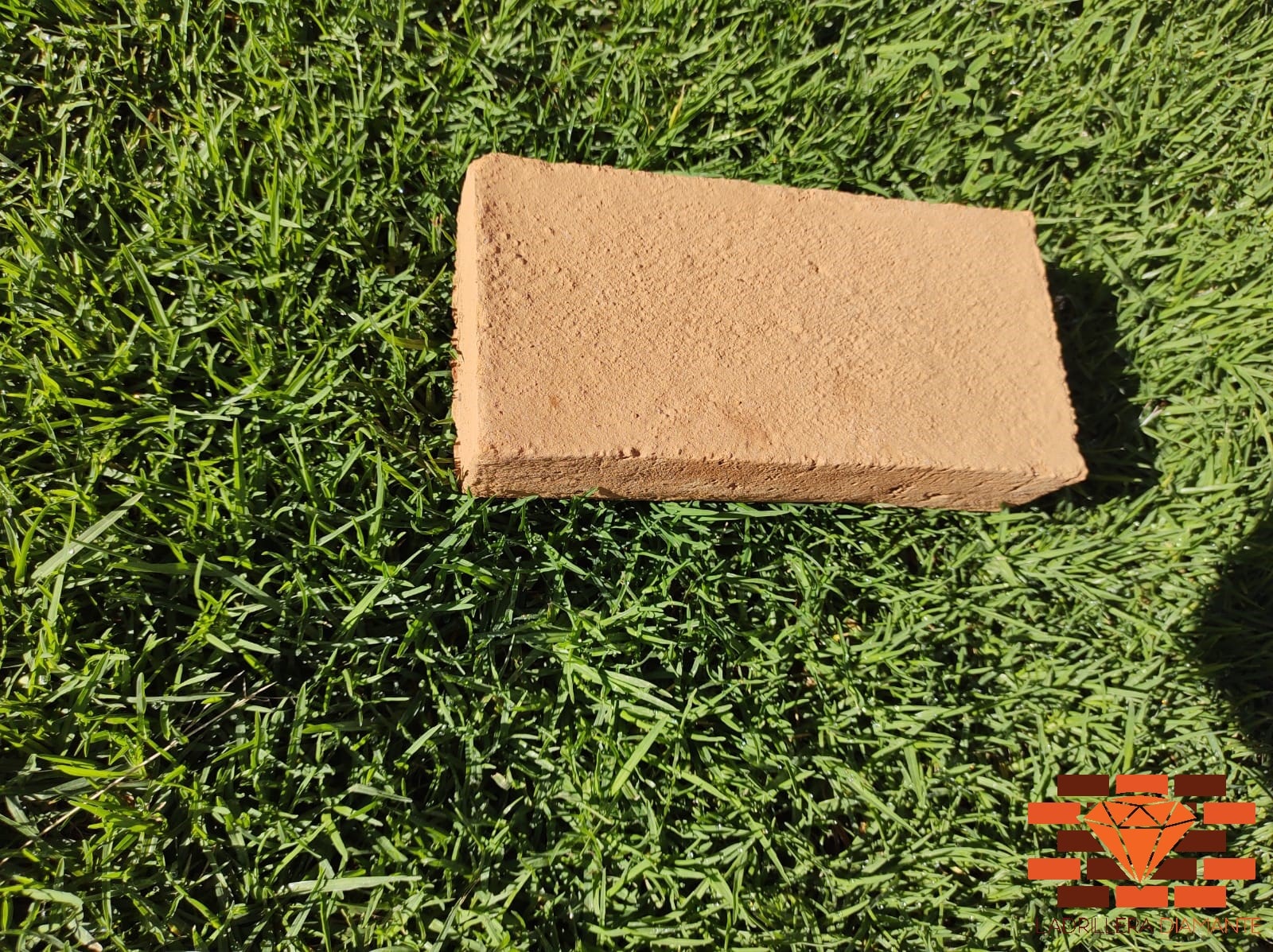 Adobes grandes para arcos en barro rojo