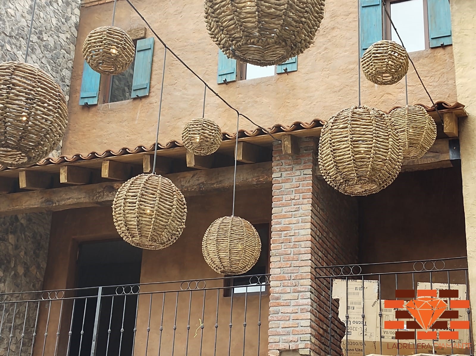 Adobes grandes para arcos en barro rojo
