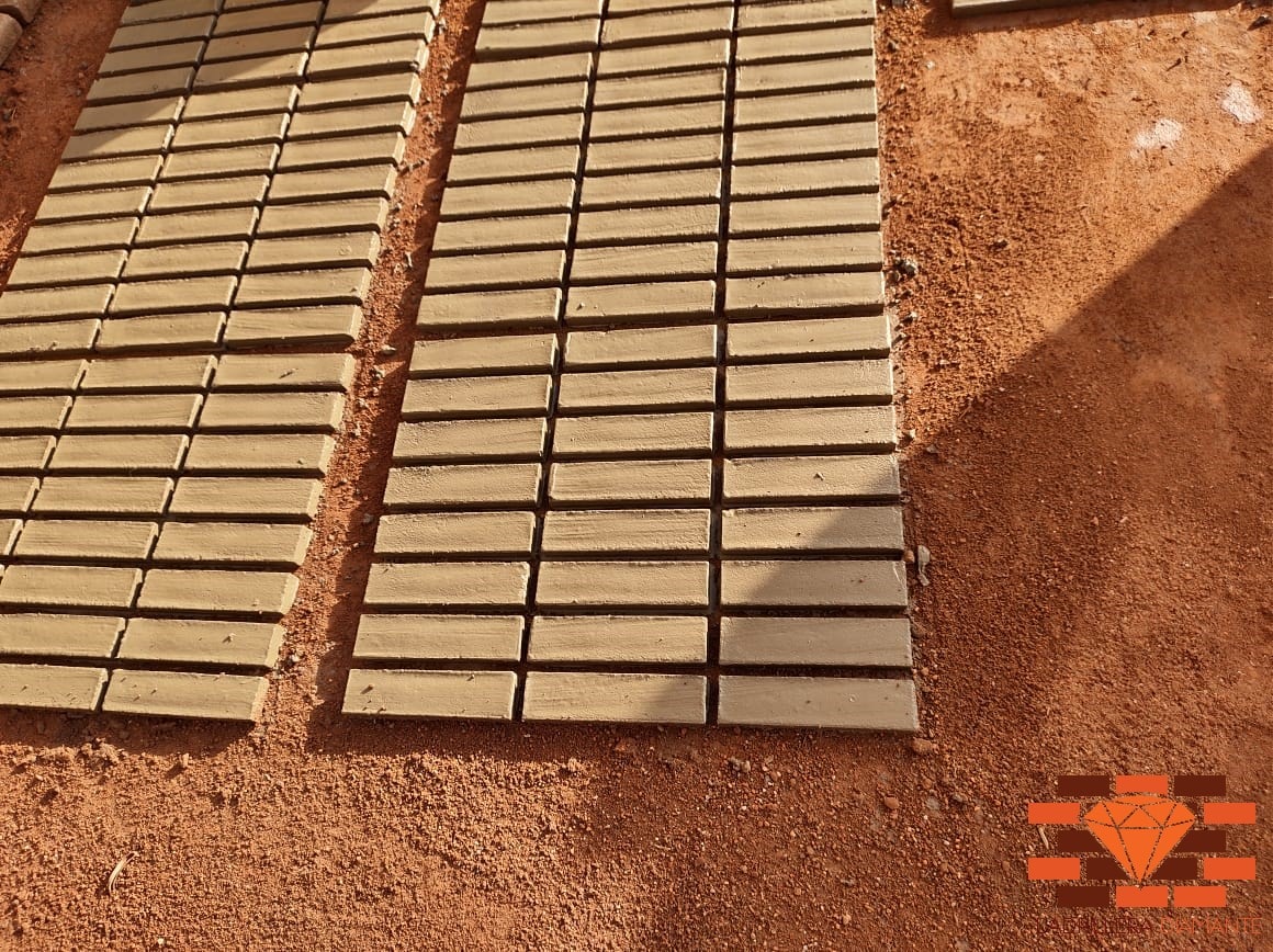 Adobes grandes para arcos en barro rojo