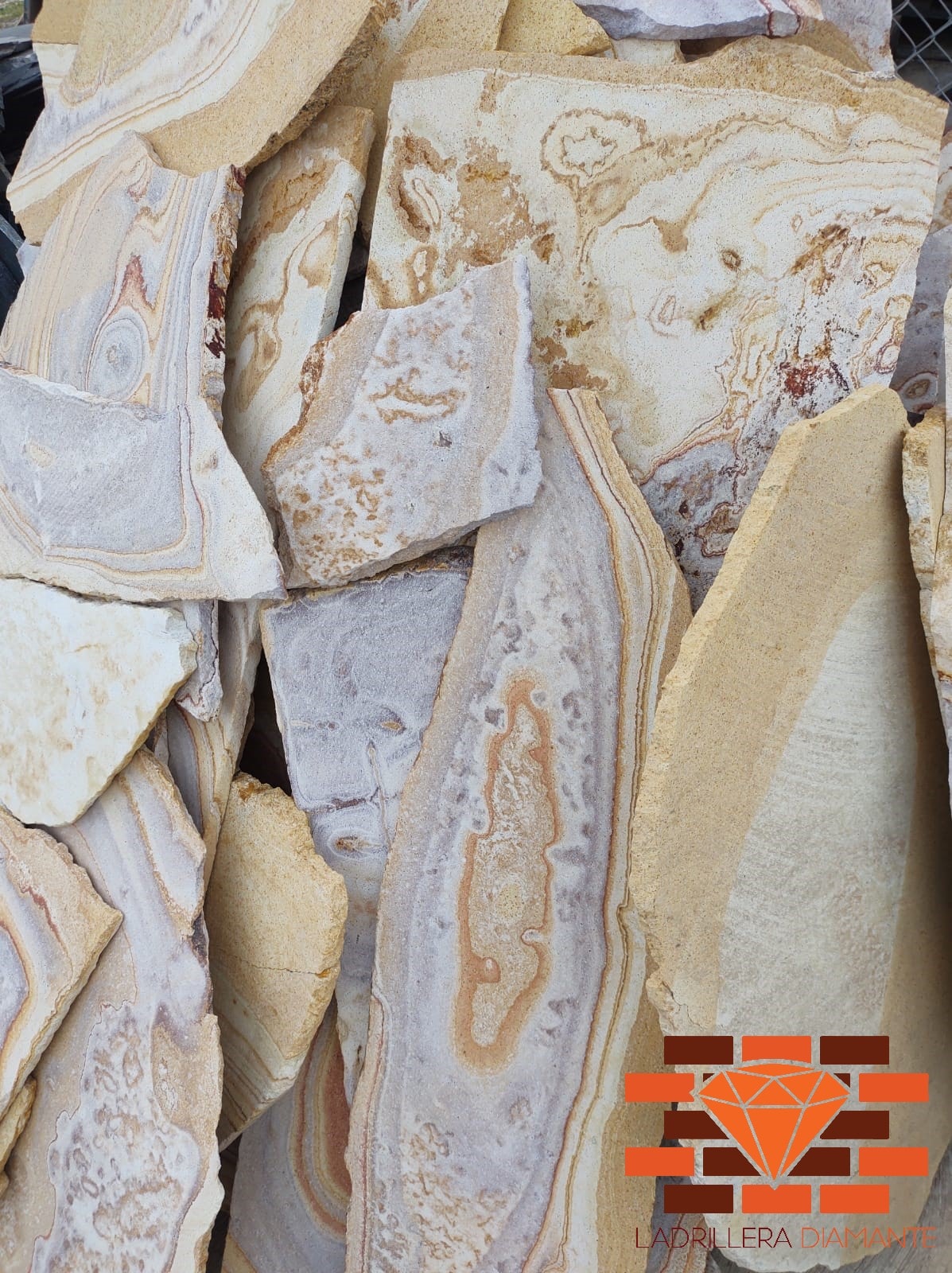 Adobes grandes para arcos en barro rojo