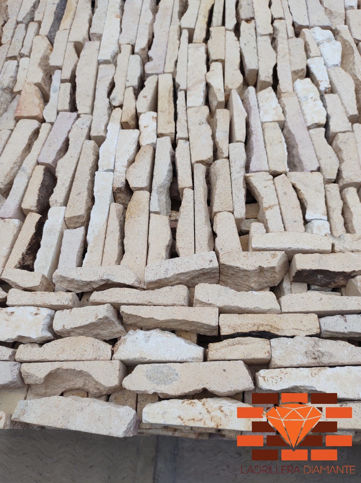 Adobes grandes para arcos en barro rojo