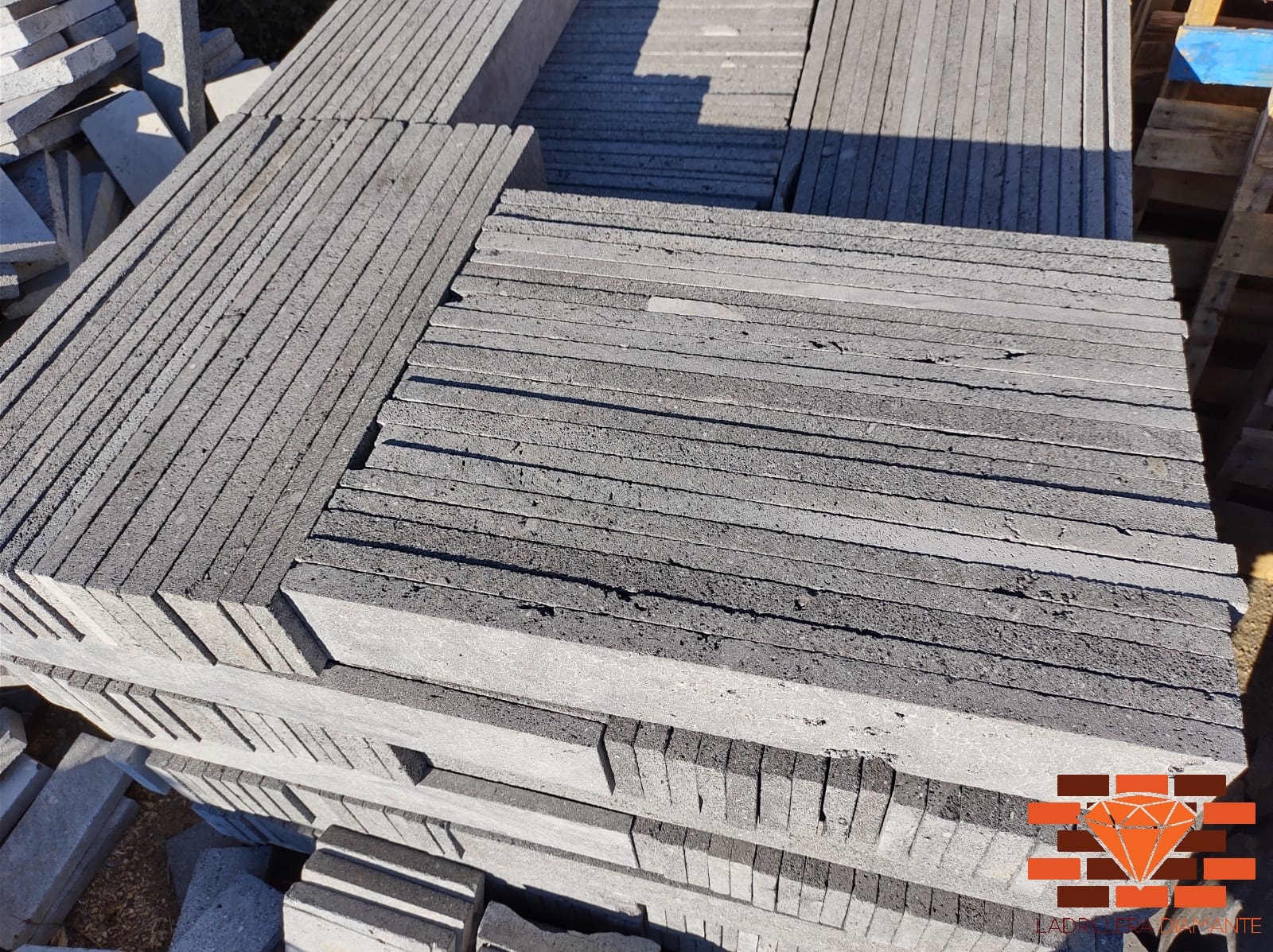 Adobes grandes para arcos en barro rojo