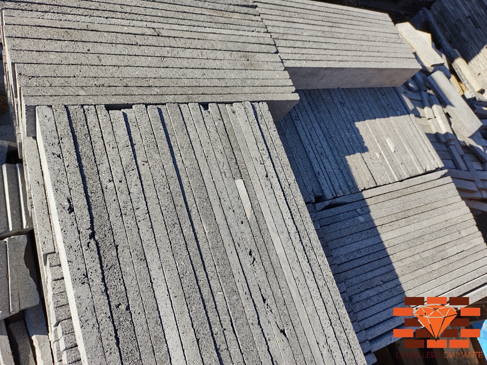 Adobes grandes para arcos en barro rojo