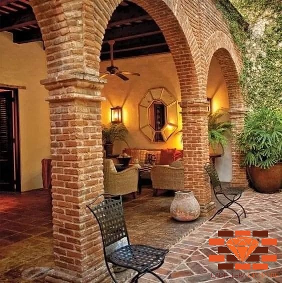 Adobes grandes para arcos en barro rojo