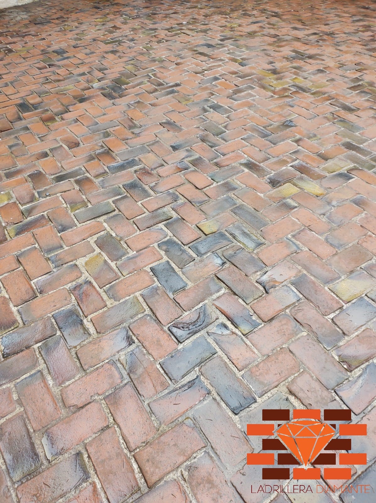 Adobes grandes para arcos en barro rojo