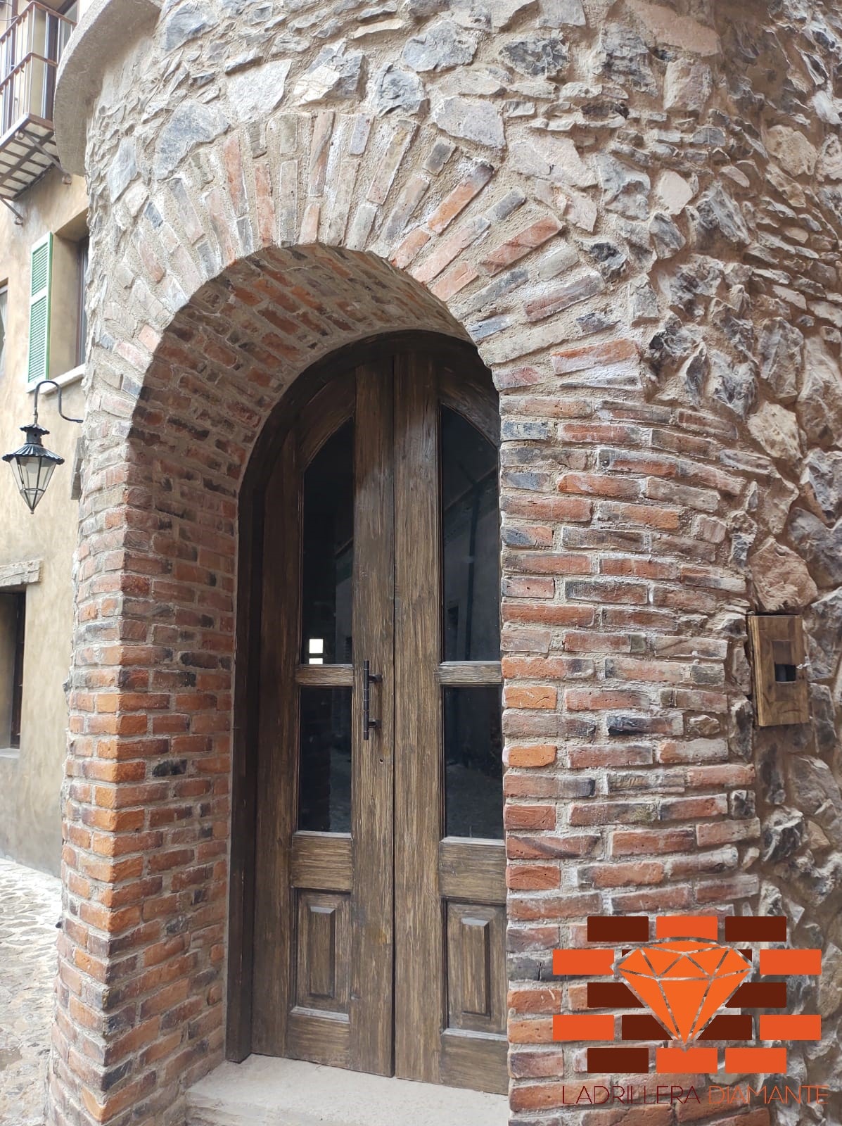 Adobes grandes para arcos en barro rojo