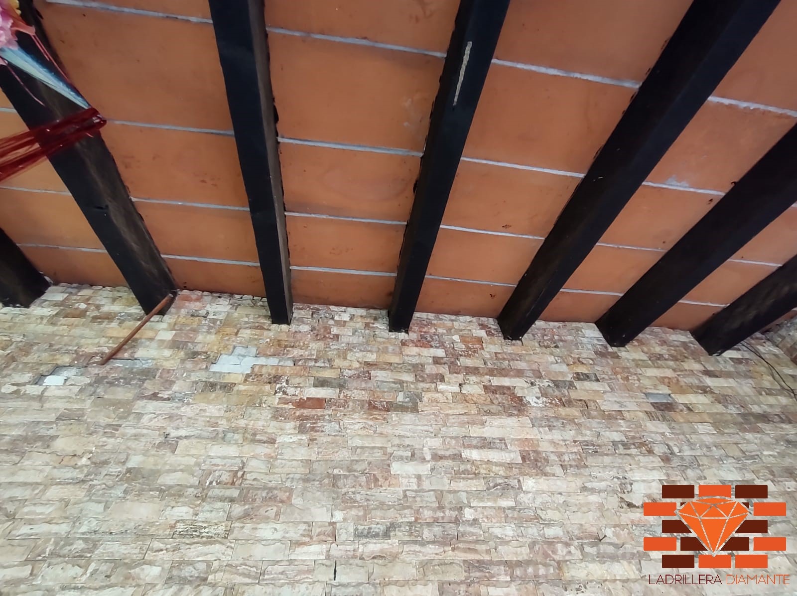 Adobes grandes para arcos en barro rojo