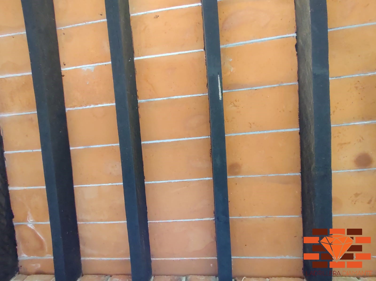 Adobes grandes para arcos en barro rojo