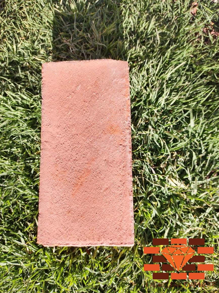 Adobes grandes para arcos en barro rojo