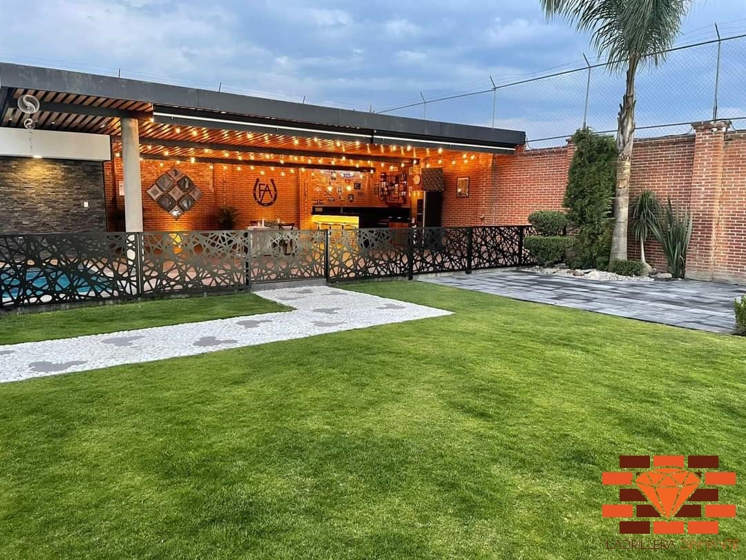 Adobes grandes para arcos en barro rojo