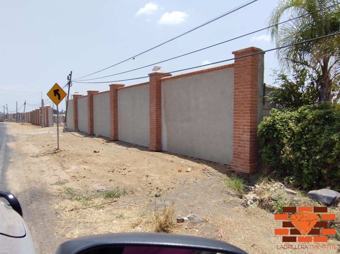 Adobes grandes para arcos en barro rojo