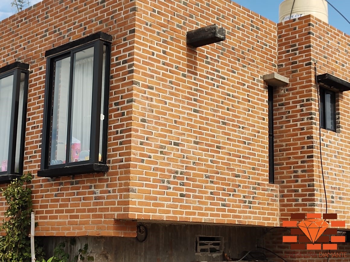 Adobes grandes para arcos en barro rojo