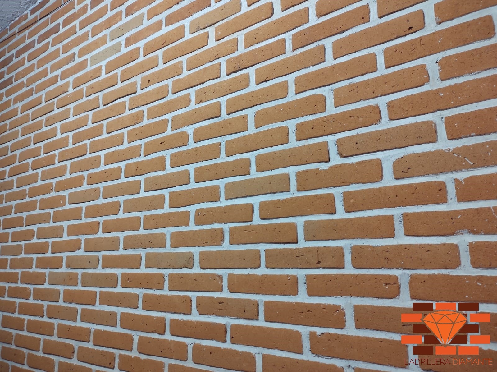 Adobes grandes para arcos en barro rojo