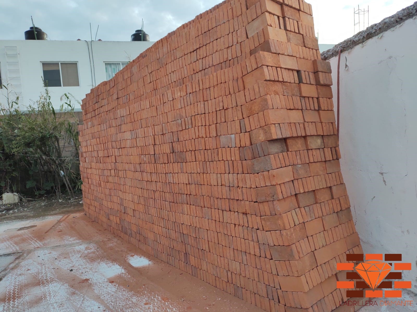 Adobes grandes para arcos en barro rojo
