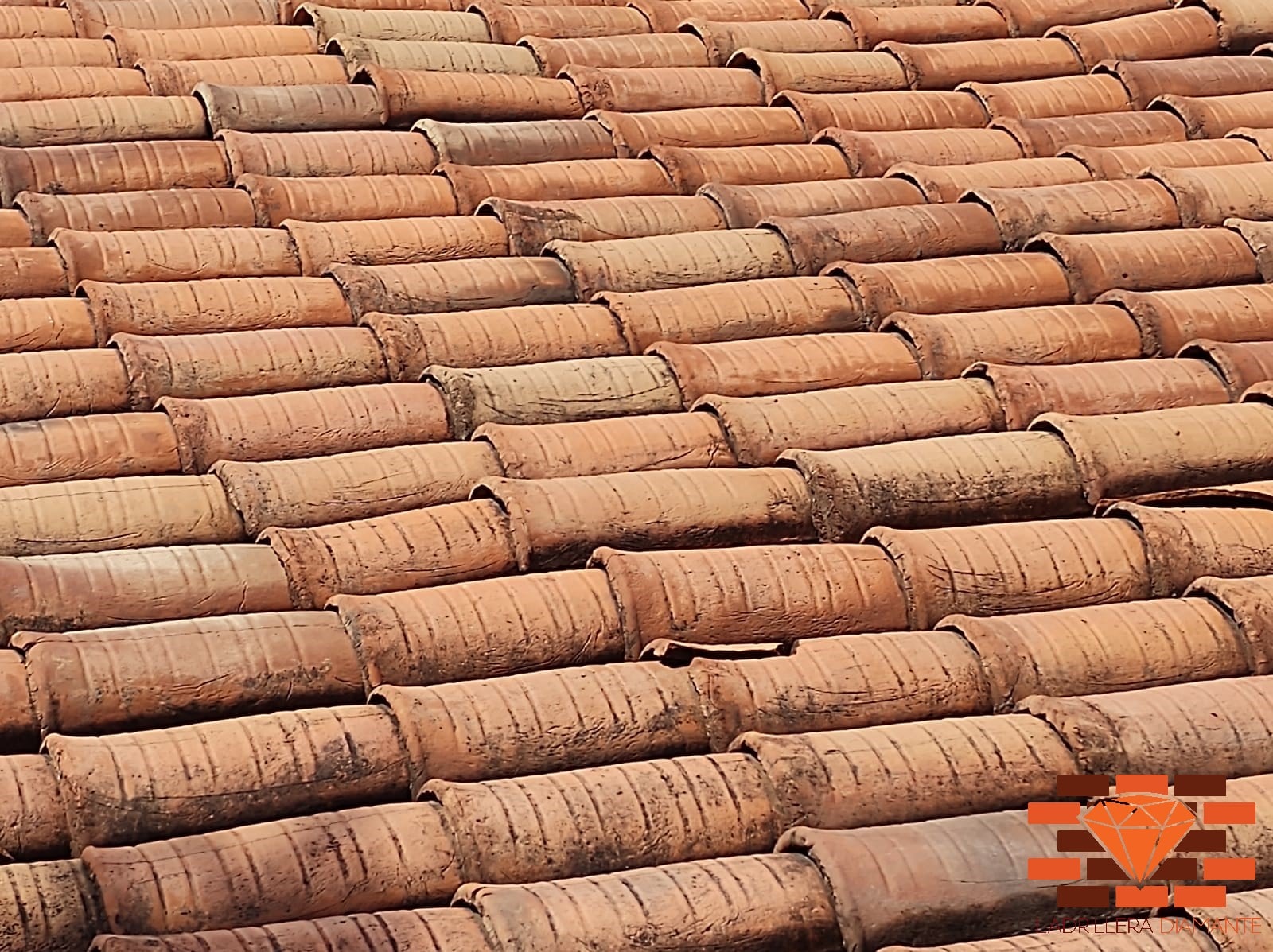 Adobes grandes para arcos en barro rojo